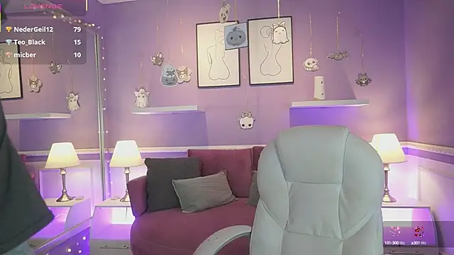 NicoleCrawft online show from October 10, 2025, 7:04 pm