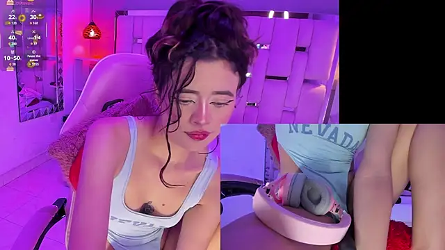 EvelynLips  online show from November 12, 2025, 4:27 am