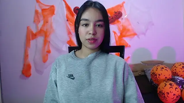 kyra fox  online show from October 18, 2025, 12:40 pm