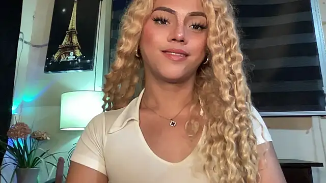 Snapshot of calimonroe chatting on October 11, 2025, 8:32 pm calimonroe online show from October 11, 2025, 8:32 pm