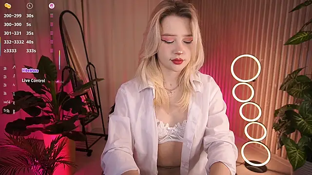 LauraWifeness online show from December 3, 2025, 6:36 am