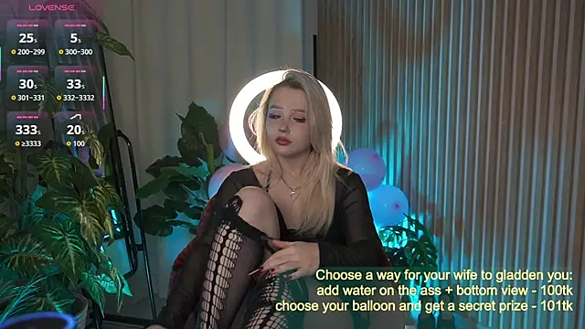 LauraWifeness online show from September 26, 2025, 5:47 am