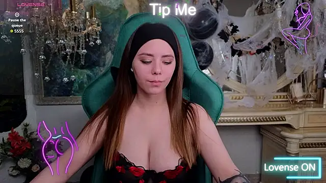 IvoryWood  online show from October 11, 2025, 10:05 am