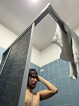 Luxx 14 online show from September 25, 2025, 3:51 pm