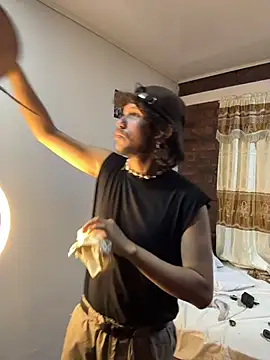 Luxx 14 online show from September 29, 2025, 2:40 am