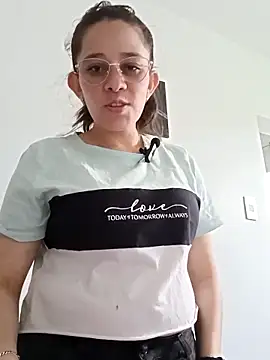 Snapshot of Isabella5_Brown_ chatting on October 21, 2025, 8:19 pm Isabella5 Brown online show from October 21, 2025, 8:19 pm