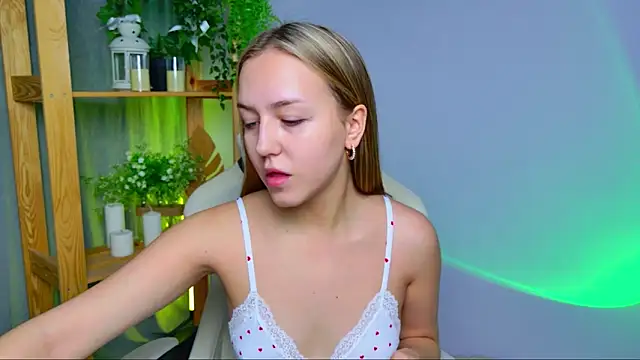 CindySparkl online show from March 8, 2026, 3:43 am