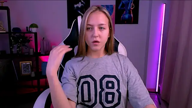 CindySparkl online show from February 11, 2026, 3:39 am