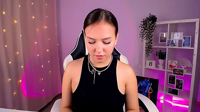 CindySparkl online show from October 5, 2025, 4:25 am