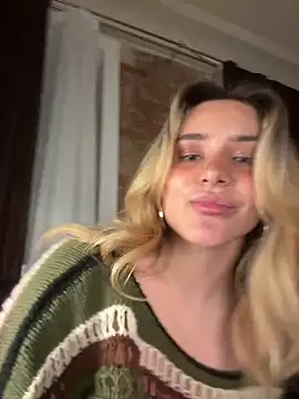 Chloe Ravens online show from September 21, 2025, 8:14 pm