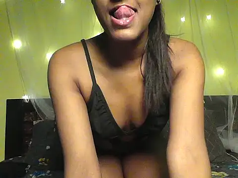 Snapshot of mickle_james chatting on November 6, 2025, 6:01 pm mickle james online show from November 6, 2025, 6:01 pm