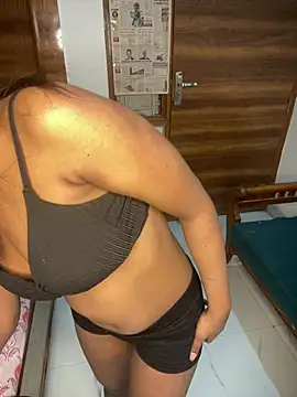 mickle james online show from February 8, 2026, 5:54 pm