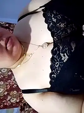 Hnonasix89 online show from April 15, 2026, 8:42 pm