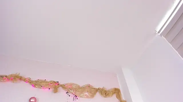 Snapshot of missweetpeach chatting on December 14, 2025, 7:30 pm missweetpeach online show from December 14, 2025, 7:30 pm