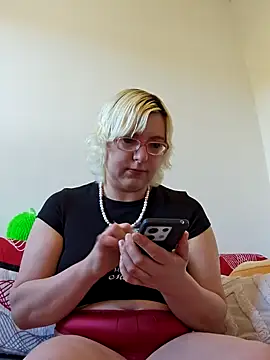 VikaKing online show from November 5, 2025, 9:45 am