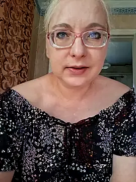 VikaKing online show from April 6, 2026, 11:55 am