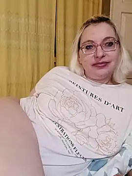 Snapshot of VikaKing chatting on February 24, 2026, 6:31 pm VikaKing online show from February 24, 2026, 6:31 pm