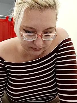 Snapshot of VikaKing chatting on January 31, 2026, 7:12 pm VikaKing online show from January 31, 2026, 7:12 pm