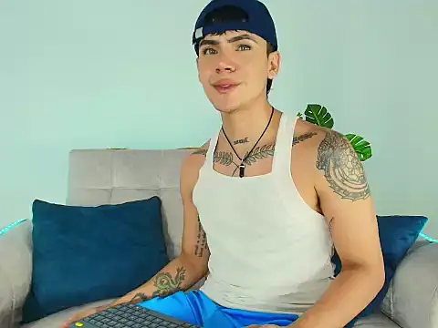 CamiiGuzmanX online show from September 23, 2025, 8:38 pm