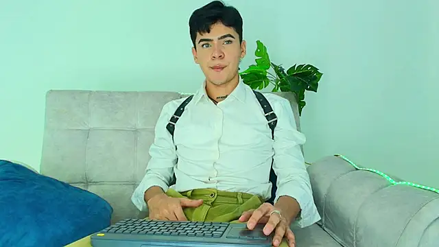 CamiiGuzmanX online show from September 29, 2025, 8:58 pm