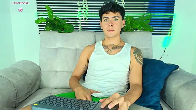 CamiiGuzmanX online show from February 5, 2026, 8:04 pm