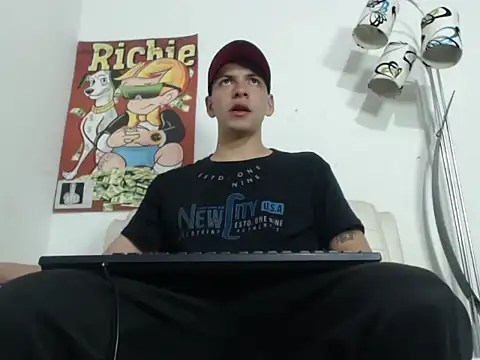 Snapshot of Thomasjons_ chatting on November 9, 2025, 2:37 am Thomasjons online show from November 9, 2025, 2:37 am