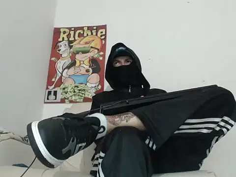 Snapshot of Thomasjons_ chatting on November 4, 2025, 12:47 am Thomasjons online show from November 4, 2025, 12:47 am