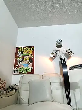 Snapshot of Thomasjons_ chatting on February 17, 2026, 3:37 am Thomasjons online show from February 17, 2026, 3:37 am