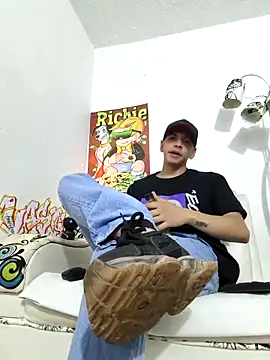 Snapshot of Thomasjons_ chatting on February 8, 2026, 2:53 am Thomasjons online show from February 8, 2026, 2:53 am