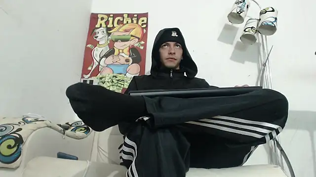 Snapshot of Thomasjons_ chatting on November 18, 2025, 9:12 am Thomasjons online show from November 18, 2025, 9:12 am