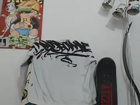 Snapshot of Thomasjons_ chatting on October 15, 2025, 6:38 pm Thomasjons online show from October 15, 2025, 6:38 pm