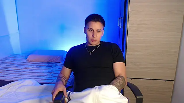 valentinosex1 online show from February 16, 2026, 11:46 pm