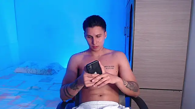 valentinosex1 online show from October 3, 2025, 11:28 pm