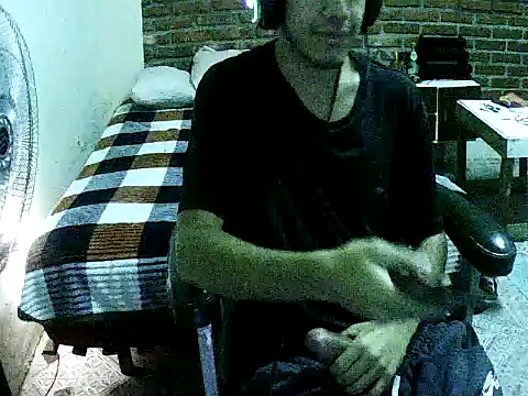 Ezequiel2006xh online show from April 15, 2026, 7:25 am