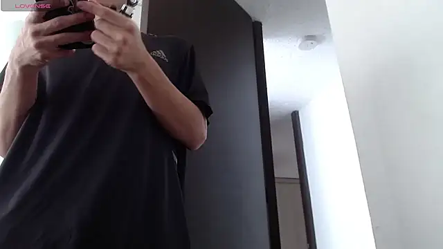 axel davis  online show from October 15, 2025, 4:04 pm