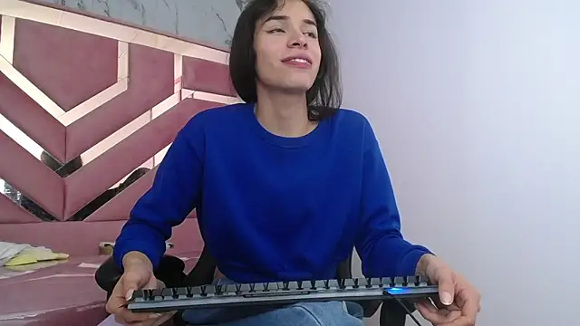 Mia swift ch online show from October 18, 2025, 3:14 pm