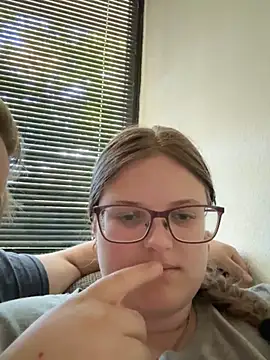 Snapshot of CurvyPaar2 chatting on September 28, 2025, 8:43 am CurvyPaar2 online show from September 28, 2025, 8:43 am