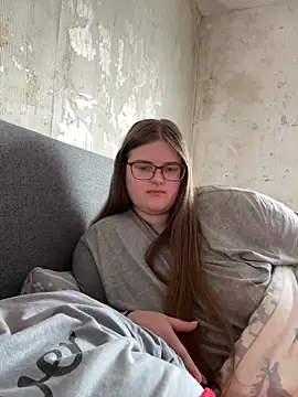 Snapshot of CurvyPaar2 chatting on February 18, 2026, 10:12 am CurvyPaar2 online show from February 18, 2026, 10:12 am