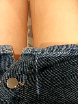 Jessical--Li online show from November 8, 2025, 7:23 am