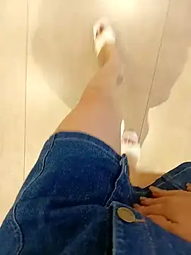 Jessical--Li online show from November 14, 2025, 3:43 am