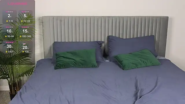 Snapshot of MillaHolt chatting on October 10, 2025, 8:26 am MillaHolt online show from October 10, 2025, 8:26 am