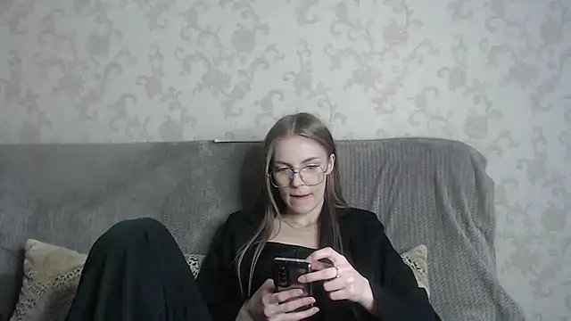 HitGyrl online show from March 1, 2026, 8:03 am