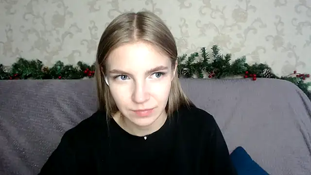 HitGyrl online show from December 16, 2025, 4:28 am