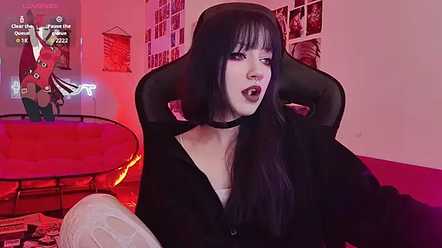 Snapshot of LiliLuna chatting on December 16, 2025, 1:04 pm LiliLuna online show from December 16, 2025, 1:04 pm