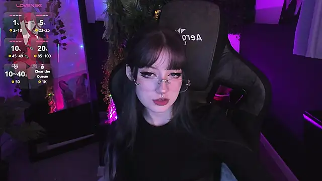 Snapshot of LiliLuna chatting on February 18, 2026, 4:03 pm LiliLuna online show from February 18, 2026, 4:03 pm