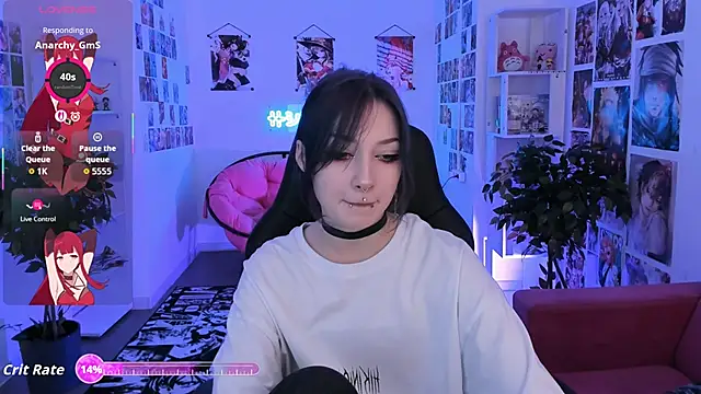 LiliLuna online show from October 19, 2025, 4:10 pm