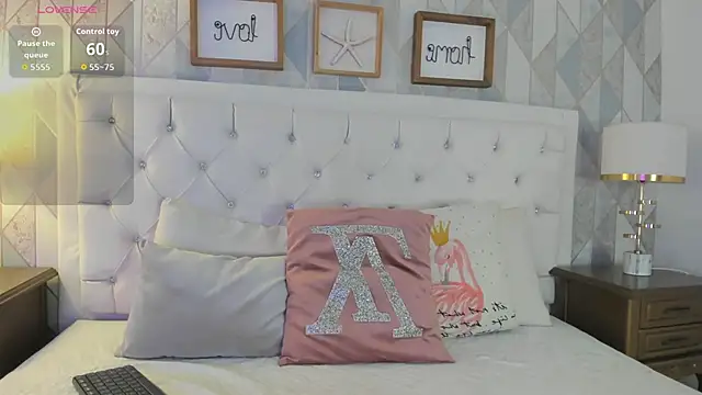 arianna cox   online show from October 10, 2025, 7:58 pm