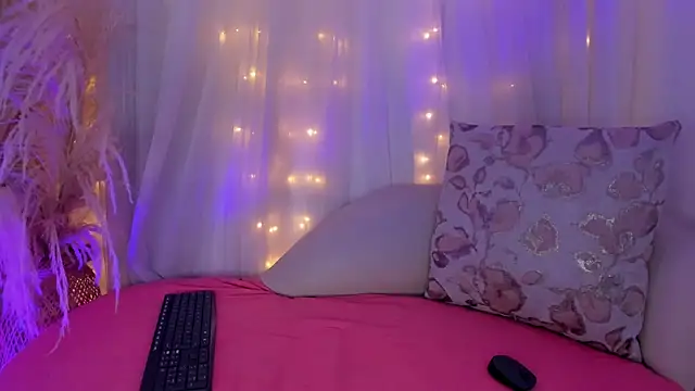 arianna cox   online show from October 24, 2025, 8:19 pm