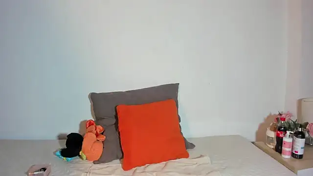 Snapshot of Honeyyy_Brown chatting on September 17, 2025, 6:43 pm Honeyyy Brown online show from September 17, 2025, 6:43 pm