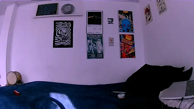 plutonbluemooon333 online show from April 8, 2026, 9:27 pm